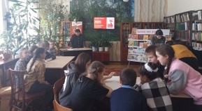 Библиотечный кинозал «И нам кино героев книги оживляет»