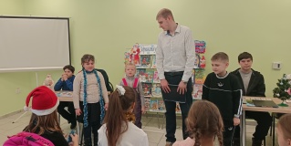 Новогодняя юмористическая программа "Смешной книгопад"