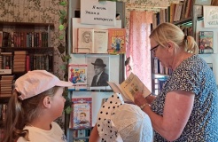 Книжно – информационная выставка «Я поэт. Этим и интересен»